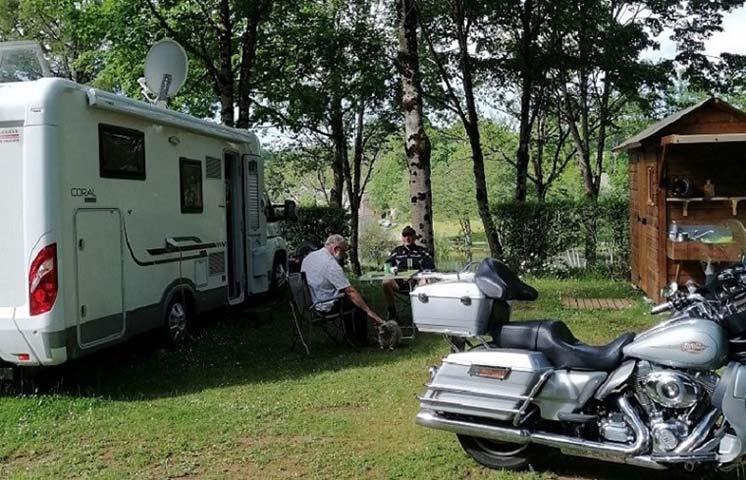 emplacement-sanitaire-privé-Aveyron-Camping-la-Peyrade-Rignac